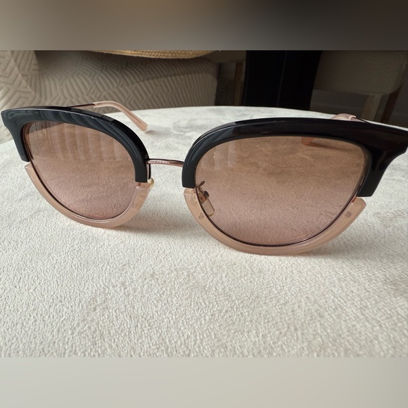 Tory Burch Accessories - Tory Burch Black and Tan Sunglasses